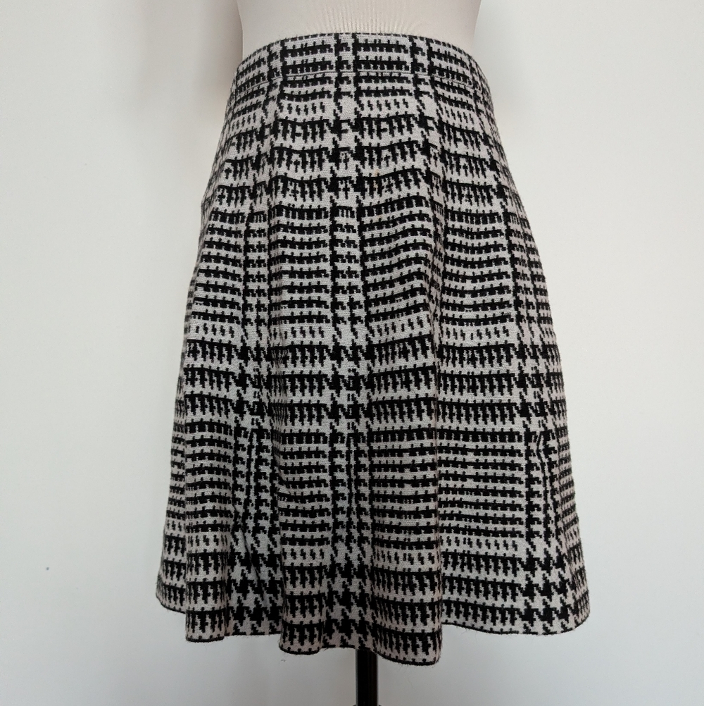 Stretchy Warm Bold Pattern Nanette Lepore Circle Skirt